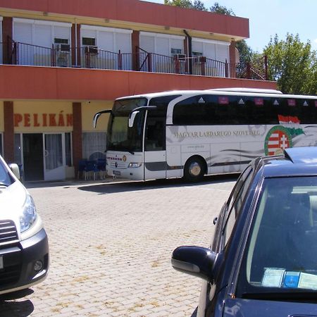 Hotel Pelikan Hodmezovasarhely Bagian luar foto