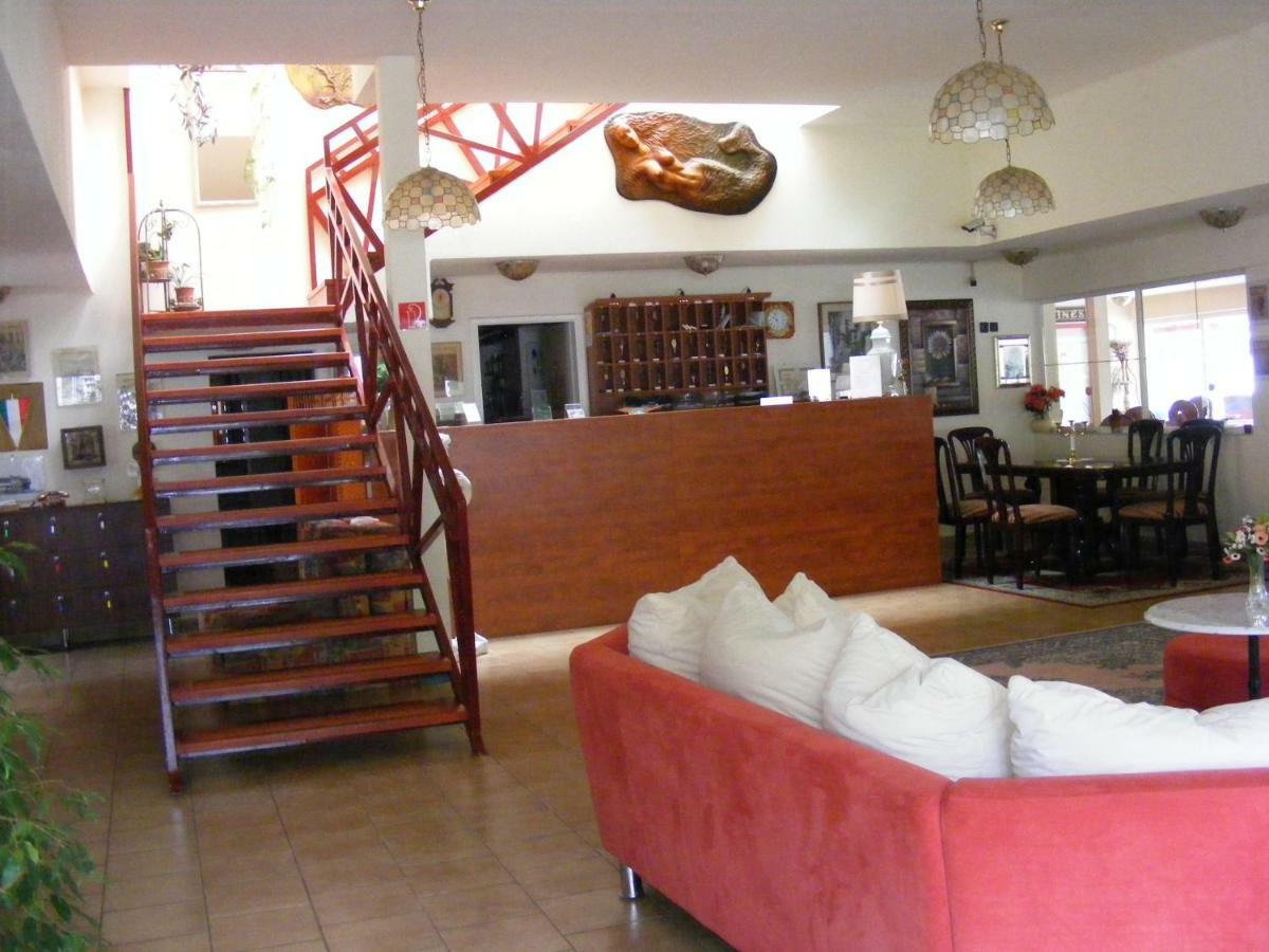 Hotel Pelikan Hodmezovasarhely Bagian luar foto