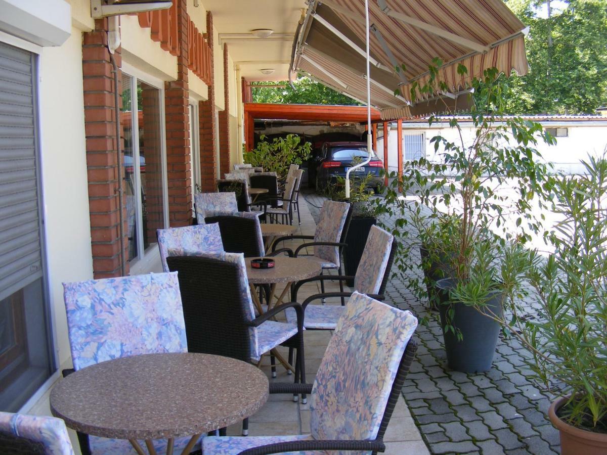 Hotel Pelikan Hodmezovasarhely Bagian luar foto