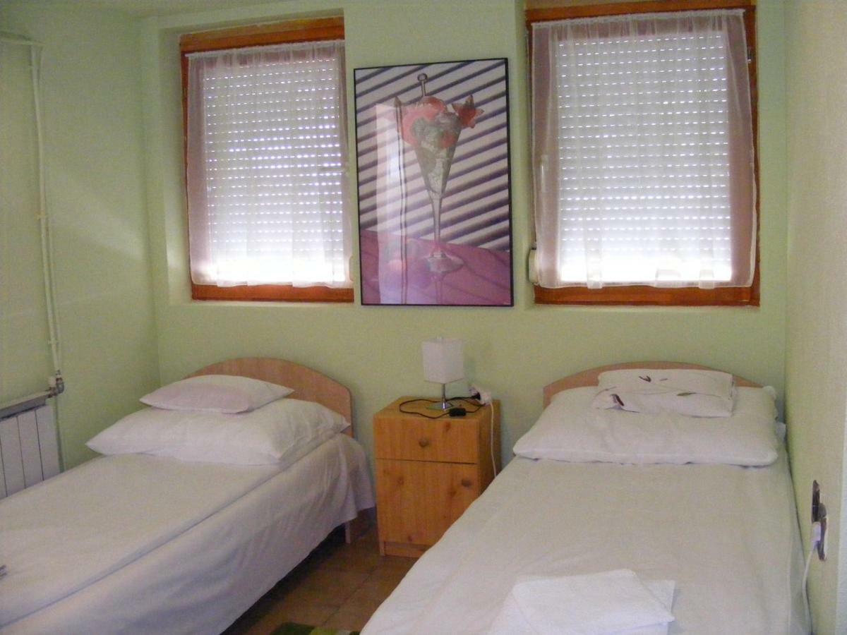 Hotel Pelikan Hodmezovasarhely Bagian luar foto